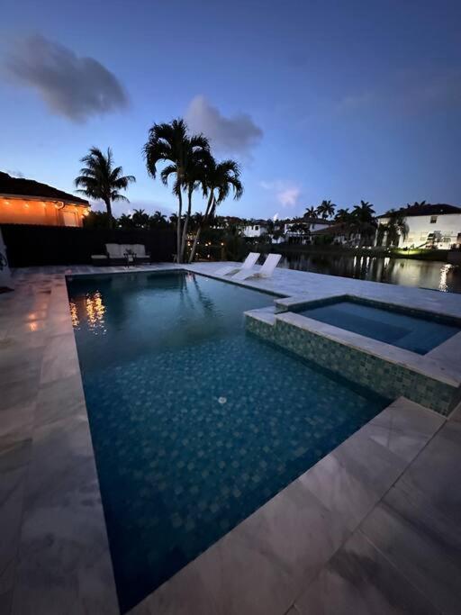 Lovers Cove Tamiami Bagian luar foto